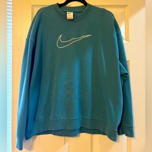 Nike women’s pullover